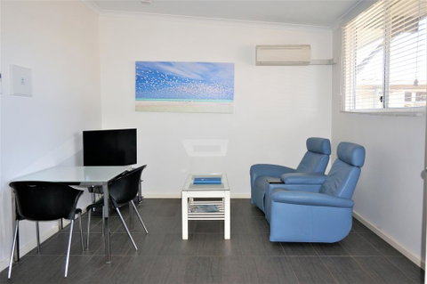 Getaway Villas Unit 38-2 - 1 Bedroom Self-Contained Accommodation - Hotel QLD 2
