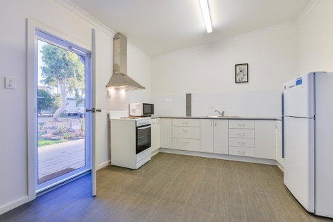 Getaway Villas Unit 38-2 - 1 Bedroom Self-Contained Accommodation - Hotel QLD 3