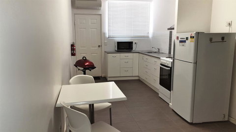 Getaway Villas Unit 38-6 - 1 Bedroom Self-Contained Accommodation - Hotel QLD 3