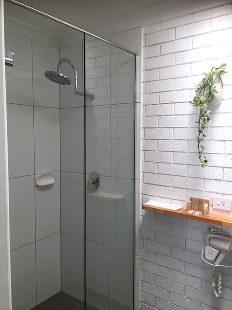 Gin Gin Village Motor Inn Motel - Hotel QLD 3