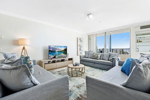 Golden Gate 2 Storey Penthouse With Pool - We Accommodate - Hotel QLD 3