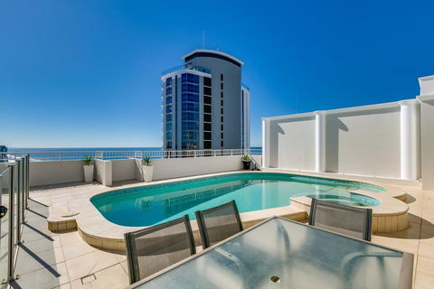 Golden Gate 2 Storey Penthouse With Pool - We Accommodate - Hotel QLD 1