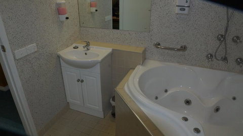 Golden Leaf Motel - Hotel QLD 3