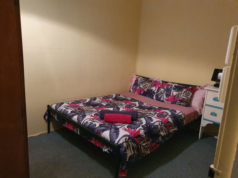 Golden Mt Rest Off Pepperina Lane - Hotel QLD 3