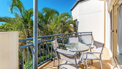 Golden Riviera Absolute Beachfront Resort - Hotel QLD 2