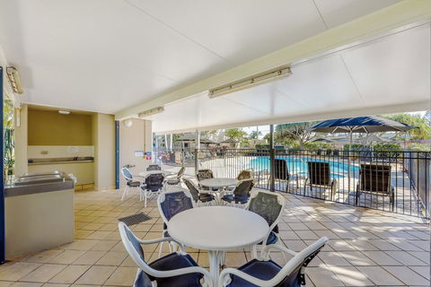 Golden Riviera Absolute Beachfront Resort - Hotel QLD 1