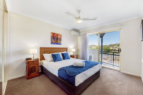 Golden Riviera Absolute Beachfront Resort - Hotel QLD 3