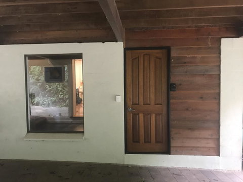 Golden Sunbird - Hotel QLD 2