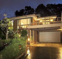 Great Views/Location 5 bedrooms in Glen Waverley - Hotel QLD