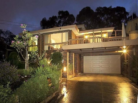 Great Views/Location 5 Bedrooms In Glen Waverley - Hotel QLD 0