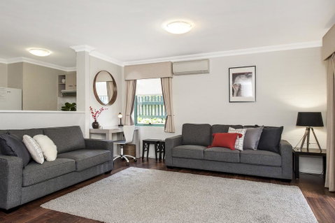 Hay St - Subi - Hotel QLD 1