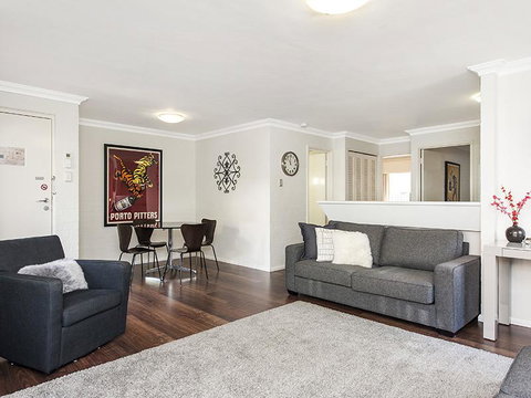 Hay St - Subi - Hotel QLD 3