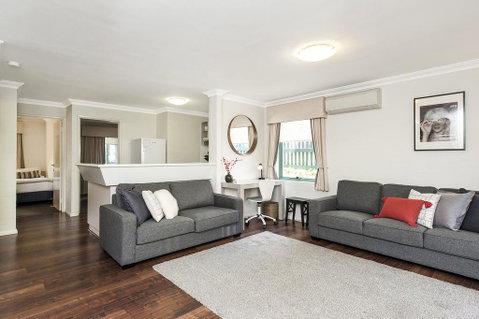 Hay St - Subi - Hotel QLD 2