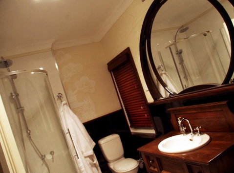 Henrietta's Country House - Hotel QLD 1