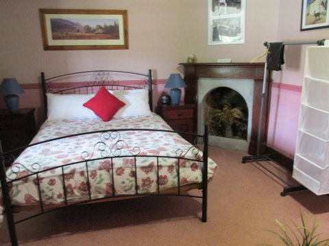 Henry's Cottage - Hotel QLD 1