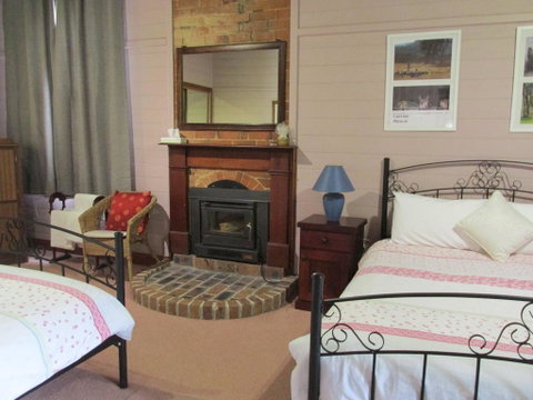 Henry's Cottage - Hotel QLD 3