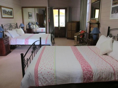 Henry's Cottage - Hotel QLD 0
