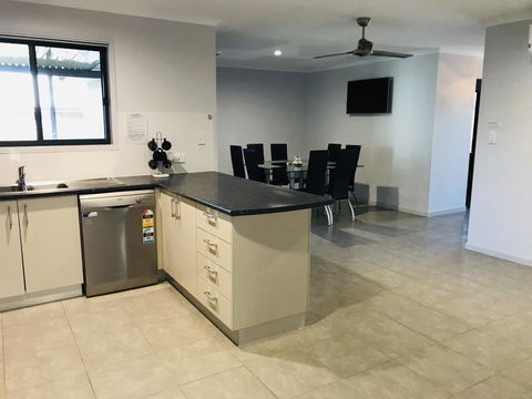 Hervey Bay Holiday Home - Hotel QLD 2