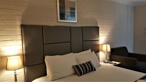 Hibiscus Lakeside Motel - Hotel QLD 2