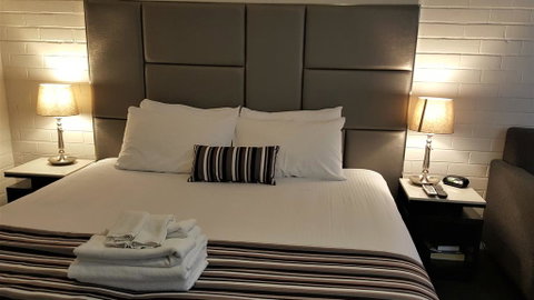 Hibiscus Lakeside Motel - Hotel QLD 3
