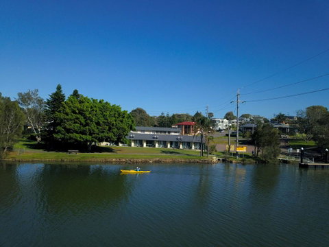 Hibiscus Lakeside Motel - Hotel QLD 0