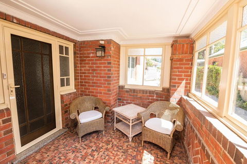 Hillside Cottage  Comfy, Spacious, Walk To CBD & Stannies - Hotel QLD 2