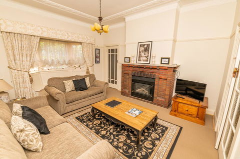 Hillside Cottage  Comfy, Spacious, Walk To CBD & Stannies - Hotel QLD 1