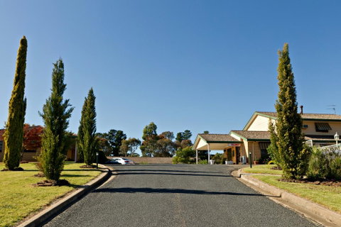 Hilltops Retreat Motor Inn - Hotel QLD 2