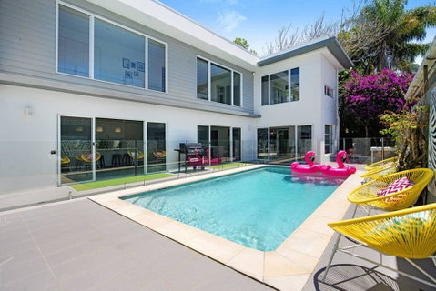 HOLIDAY HOME - 6 BEDROOMS CLOSE TO TOWN - Hotel QLD 3