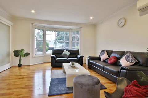 Ivy Units Glen Waverley - Hotel QLD 3
