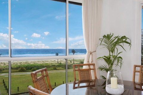 King Tide - Hotel QLD 0