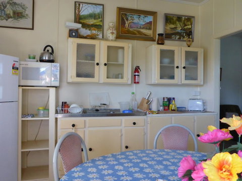 Kitches Cabin - Hotel QLD 2