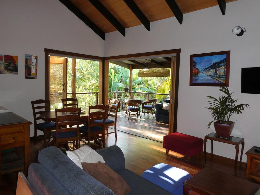 Upper Horseshoe Creek NSW Hotel QLD