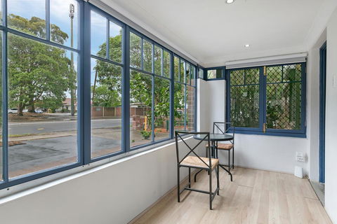 KOZYGURU ARNCLIFFE SYDNEY AIRPORT RENOVATED COTTAGE 3 BED HOUSE NAR232 - Hotel QLD 2
