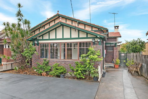 KOZYGURU ARNCLIFFE SYDNEY AIRPORT RENOVATED COTTAGE 3 BED HOUSE NAR232 - Hotel QLD 3