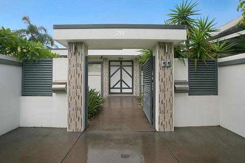 La Casetta - Hotel QLD 1