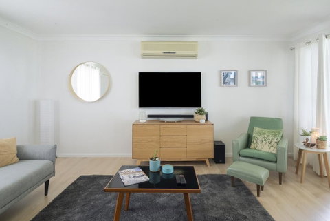 Lake Front Home - Relax & Unwind - Hotel QLD 2