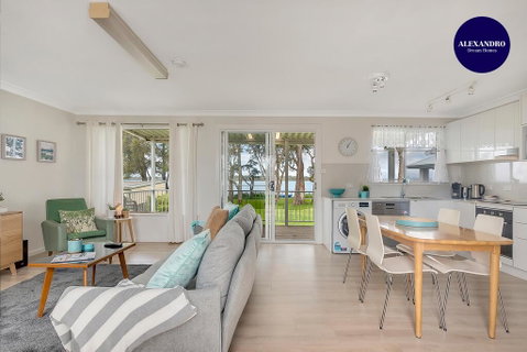 Lake Front Home - Relax & Unwind - Hotel QLD 0