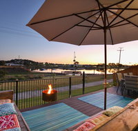 Lakeside Deck House - Hotel QLD