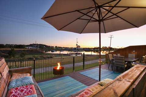 Lakeside Deck House - Hotel QLD 0