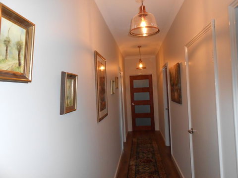 Lakeview - Hotel QLD 1