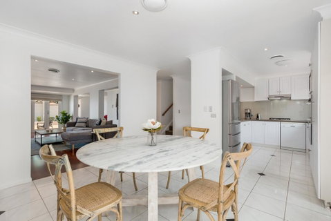 Luxury Family-size Home In Smart Beachside Suburb - Hotel QLD 1