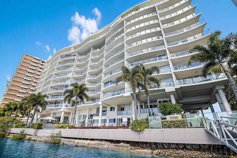 Luxury Waterfront Maroochydore Free Wine Netflix Parking - Hotel QLD 2