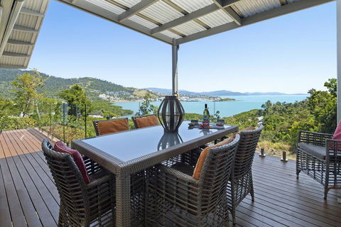 MANDALAY ESCAPE, SECLUSION & SERENITY WITH A POOL - Hotel QLD 1