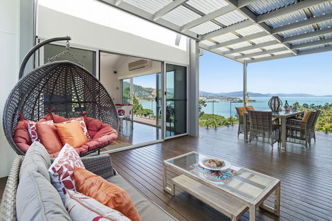 MANDALAY ESCAPE, SECLUSION & SERENITY WITH A POOL - Hotel QLD 0