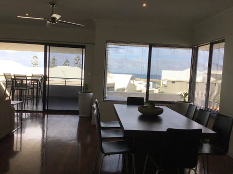 Marina Precinct - Hotel QLD 2