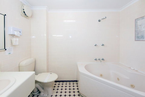 Mid City Motor Inn - Hotel QLD 1