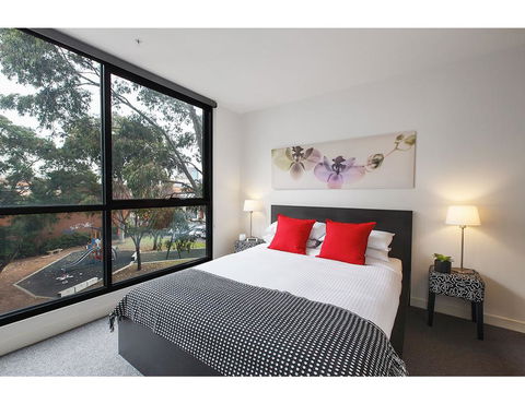 Modern 2 Bed Apartment In Trendy Collingwood - Hotel QLD 1