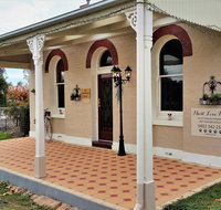Must Love Dogs BB  Self Contained Cottage - Hotel QLD
