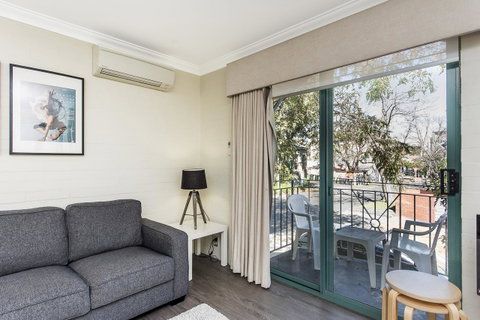 Subiaco Village 30 - Hotel QLD 6